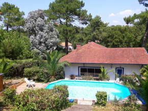 Villa L'OUSTAL avec piscine entre lac et océan pour 8-10 personnes